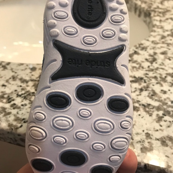 Stride Rite 4.5 wide brand new never worn - Picture 3 of 3